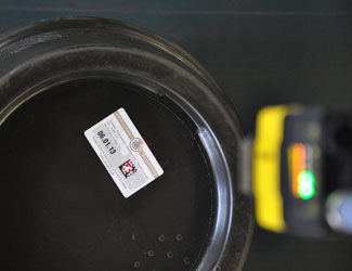 使用康耐视 DataMan 读码器读取啤酒